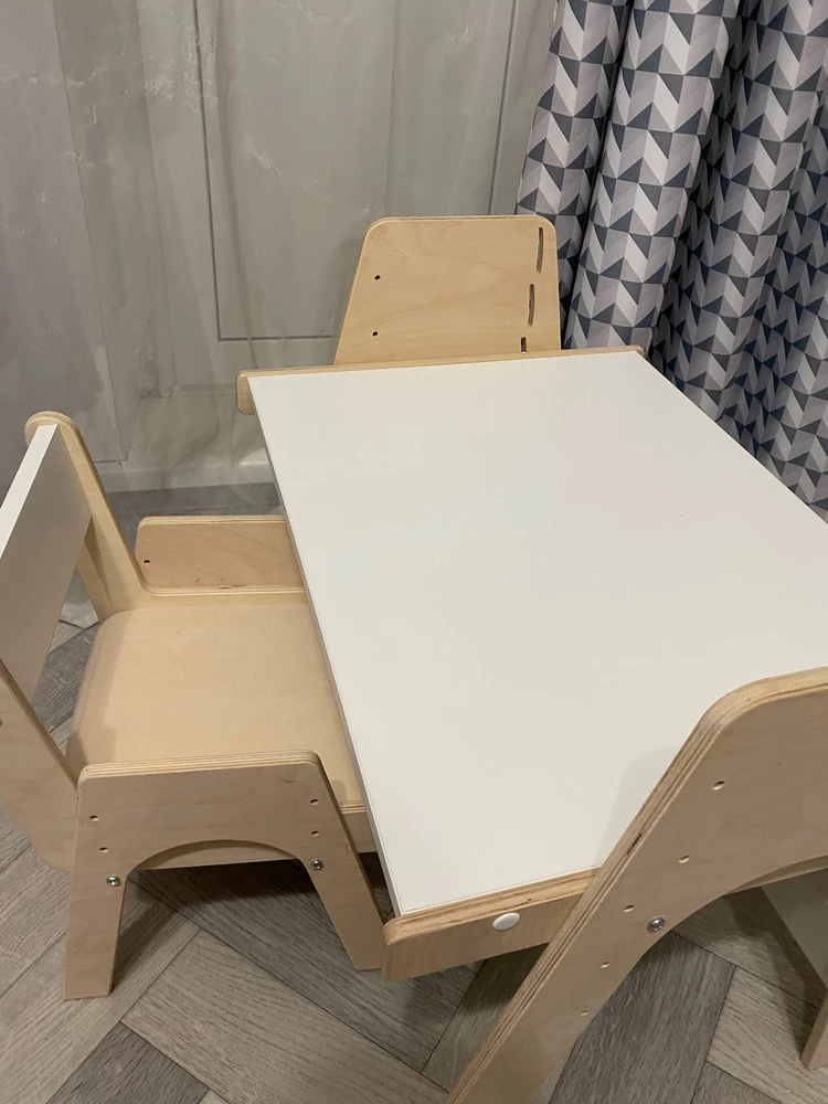 Sedia e tavolo (scrivania) per bambini in crescita